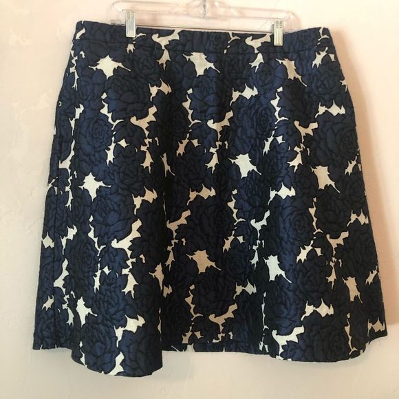 Lane Bryant Dresses & Skirts - Lane Bryant Navy and White Floral Brocade Skirt with Pockets